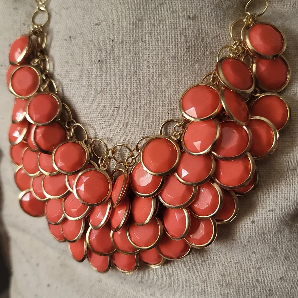 CORAL Resin Necklace - Picture 4 of 6